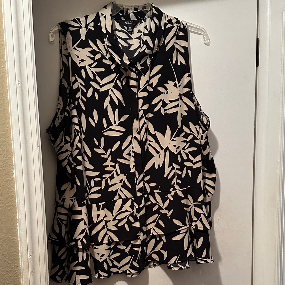 Simply Vera Vera Wang Black and Cream Leaf Print Blouse